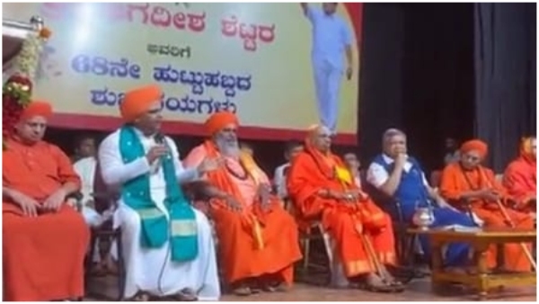 Karnataka Swamiji who made sensational comments to give weapons in the hands of abbots and Swamijis