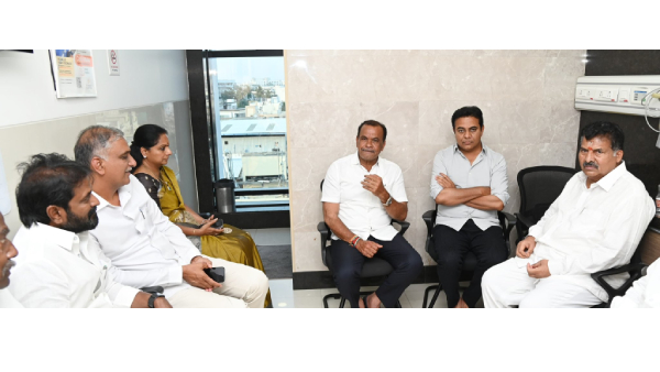 minister komatireddy venkat reddy meets kcr in yashoda hospital.