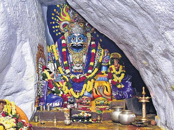 The rush of devotees continues at the Komuravelli Mallanna temple