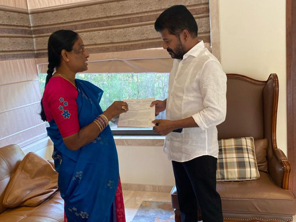 Konda Surekha has urged allocate funds for Sammakka Saralamma Jatara