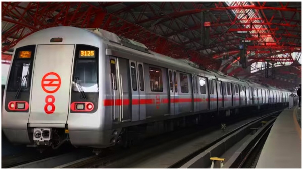 Student suicide attempt at Delhi Metro station.. Saved by locopilot..