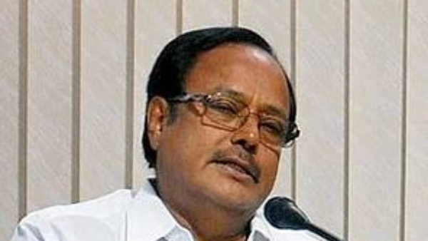 The Karnataka Lokayukta Police raided the house of former Tamil Nadu ministers son The Karnataka Lokayukta Police raided the house of former Tamil Nadu ministers son