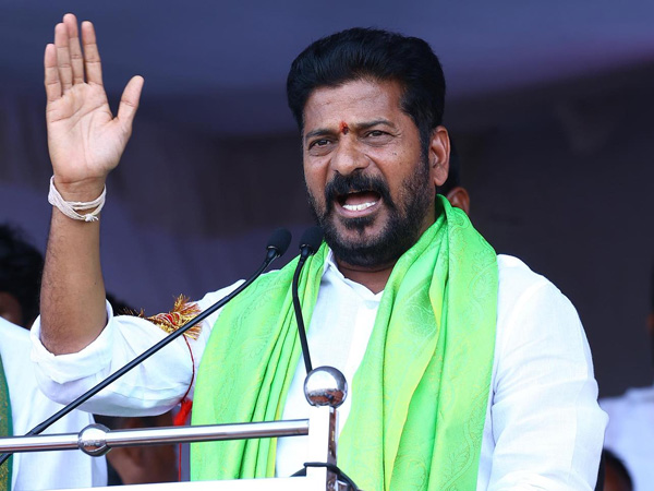 Heavy police security near Revanth Reddys house: Political scene changed in Telangana!! Heavy police security near Revanth Reddys house: Political scene changed in Telangana!!