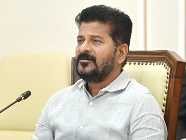CM Revanth Serious on officials over Prajapalana Complaints, key directions on implementation of Schemes CM Revanth Serious on officials over Prajapalana Complaints, key directions on implementation of Schemes