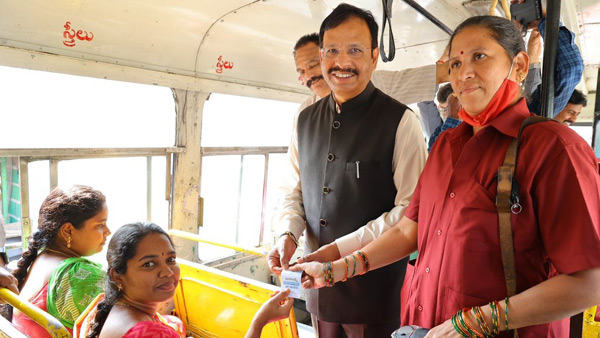 TSRTC MD Sajjanar inspects MGBS 