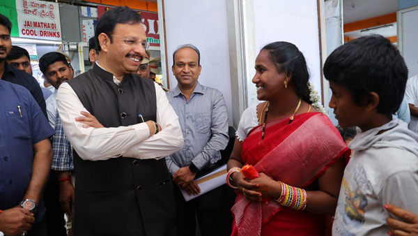 TSRTC MD Sajjanar inspects MGBS 