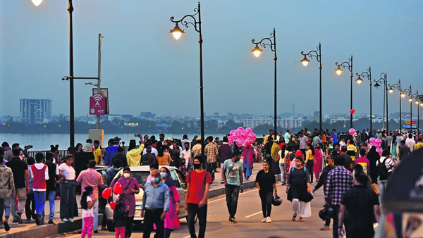 Traffic restrictions will be imposed in the area around Tank Bund from December 31 to January 1 Traffic restrictions will be imposed in the area around Tank Bund from December 31 to January 1
