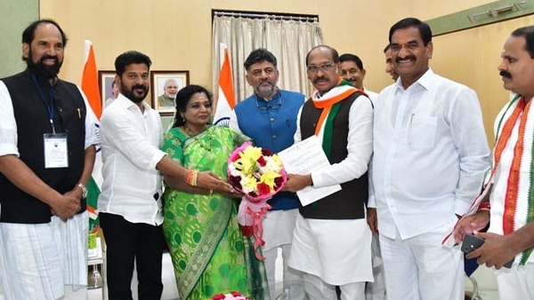 Telangana congress leaders meet governor tamilisai for formation of govt Telangana congress leaders meet governor tamilisai for formation of govt