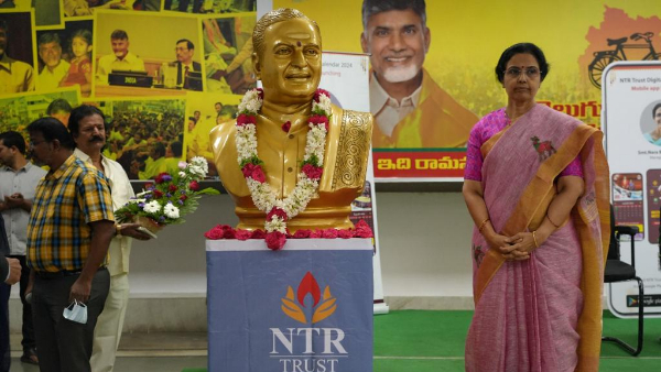  Nara Bhuvaneshwari wishes on New Year and thanks to people who stood for chandrababu