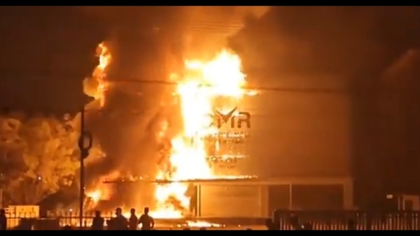 Hyderabad: Massive fire accident in CMR shopping mall in Uppal Hyderabad: Massive fire accident in CMR shopping mall in Uppal