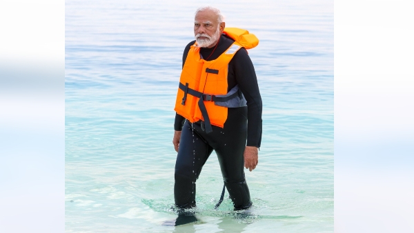 PM Narendra Modi shared lakshadweep tour pictures and experience snorkelling PM Narendra Modi shared lakshadweep tour pictures and experience snorkelling