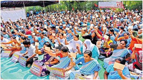 Anganwadis protest intensified in AP.. tension in the siege of Collectorates!!