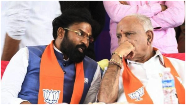 Former Karnataka minister Sriramulu is preparing to contest from Bellary Lok Sabha constituency ?