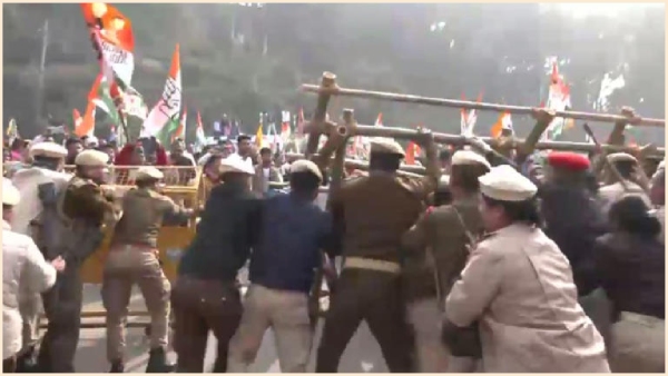 Rahul Gandhi: A clash broke out between Congress workers and Police in Guwahati Rahul Gandhi: A clash broke out between Congress workers and Police in Guwahati