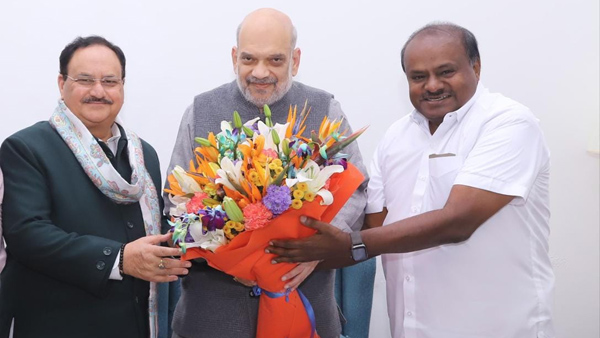 Former CM Kumaraswamy held talks with Amit Shah to contest the Lok Sabha elections together Former CM Kumaraswamy held talks with Amit Shah to contest the Lok Sabha elections together