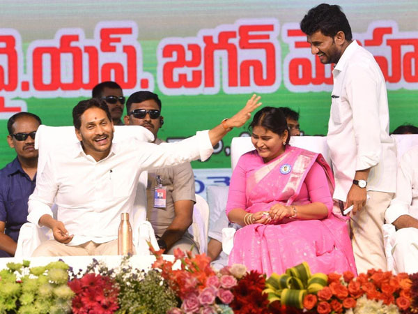 YSRCPs MLA Jonnalagadda Padmavathy made key remarks
