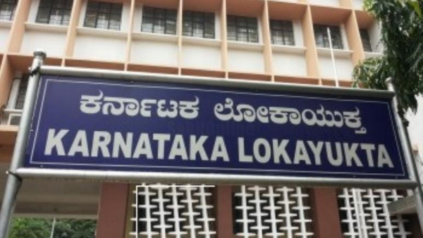 Lokayuktas departmental engineer caught red-handed while taking bribe from contractor through phone pay