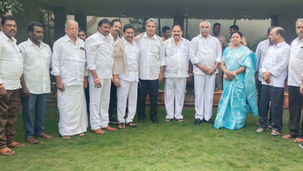 YSRCP MLAs met resigned TDP MP Kesineni Nani