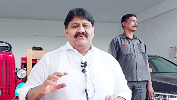 ysrcp leaders counter attack on jagan sister sharmila