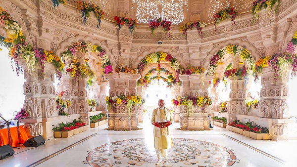 Modi presented a silver umbrella to Ayodhya Ramlala