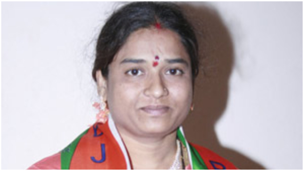 Former Bellary MP Santa joined YSRCP in the presence of CM Jagan for his political future