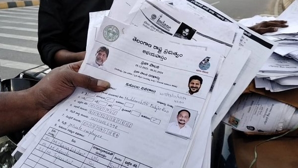 Officials were suspended for negligence on public administration applications