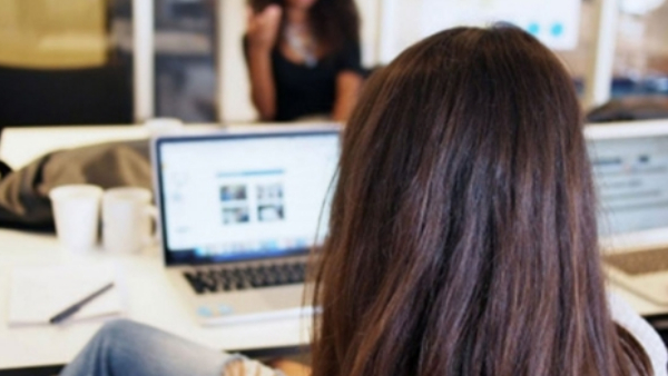 Bengaluru police arrested women who were looting gold jewelery and cash while working in an apartment.