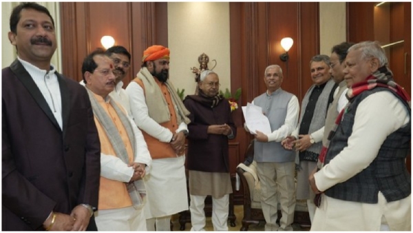 Bihar crisis: Nitish Kumar submits BJPs letter of support to Governor 