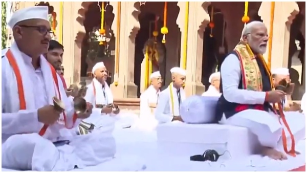 Ayodhya Ram Mandir: PM Modi offers prayers at Kalaram Mandir in Nashik