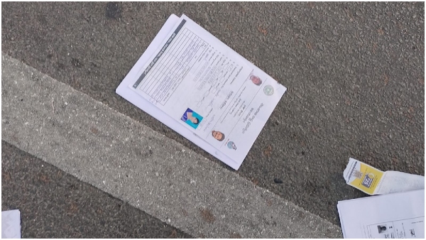 The applications, received by the people in Praja Palana program was found on the roads 