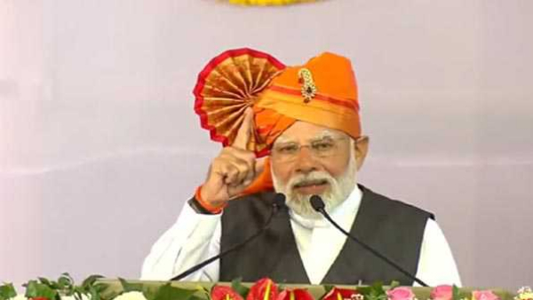 Prime Minister Modi get emotional in a public meeting in solapur.. this is the reason!! Prime Minister Modi get emotional in a public meeting in solapur.. this is the reason!!