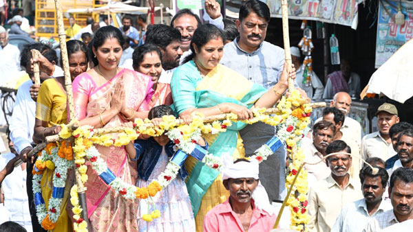AP BJP Chief Purandeswari unveils NTRs statue along with TDP MLA