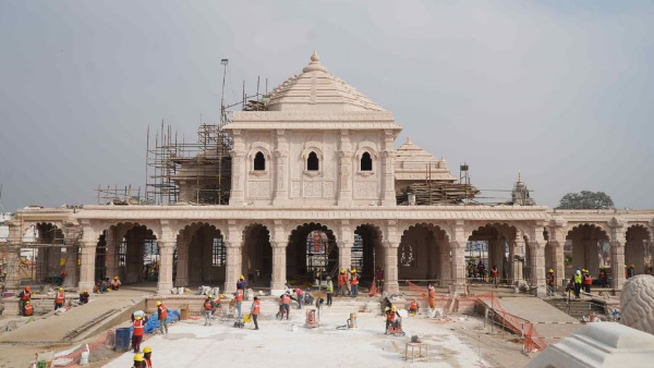  Five people including the Prime Minister in Ayodhya Garbhagudi..