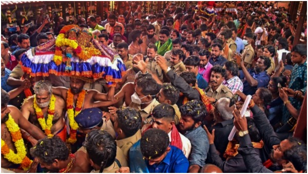 More than one lakh devotees visited Sabarimala Ayyappaswamy on New Years Day