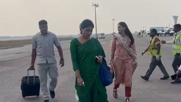 YS Sharmila departs to kadapa along with her fathers close aides kvp and raghuveera reddy