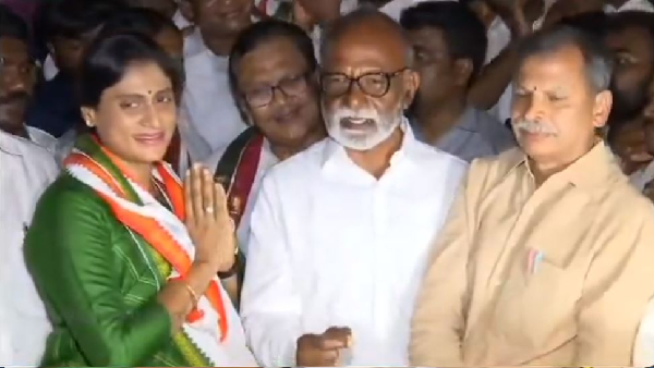 YS Sharmila pays tributes to YS Rajasekhar Reddy at Idupulapaya
