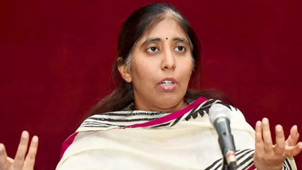 ys sharmila big sketch to capture ysr legacy as cousin ys suneetha reddy likely to join congress 