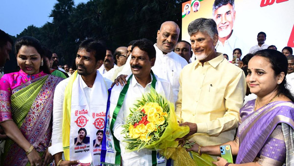  ys sharmila roaming reverse to ys jagan: chandrababu shocking comments 