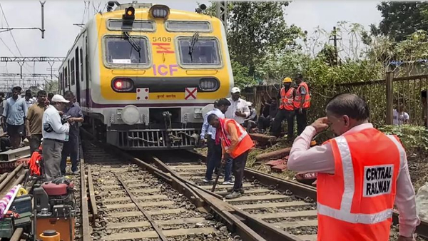 Three workers of Western Railway died in a train accident in Vasai, Maharashtra