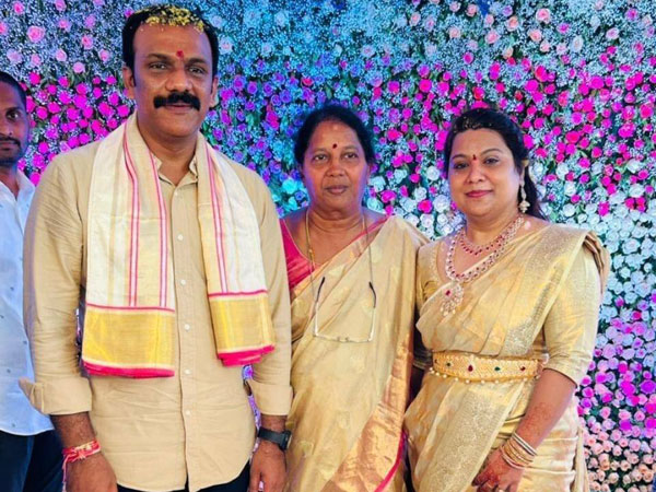 vangaveeti radhas mother ratnakumar hospitalized, ysrcp mlas kodali nani, vamsi visited vangaveeti radhas mother ratnakumar hospitalized, ysrcp mlas kodali nani, vamsi visited