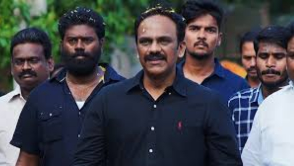  vangaveeti radha return gift to ysrcp