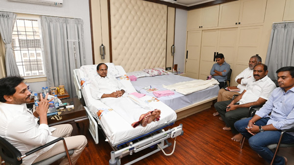 ys jagan visits kcr in hyderabad, inquire about health after surgery ys jagan visits kcr in hyderabad, inquire about health after surgery