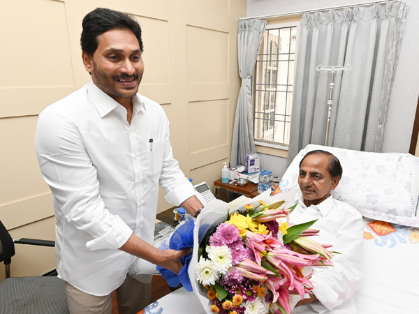 ys jagan visits kcr in hyderabad, inquire about health after surgery ys jagan visits kcr in hyderabad, inquire about health after surgery