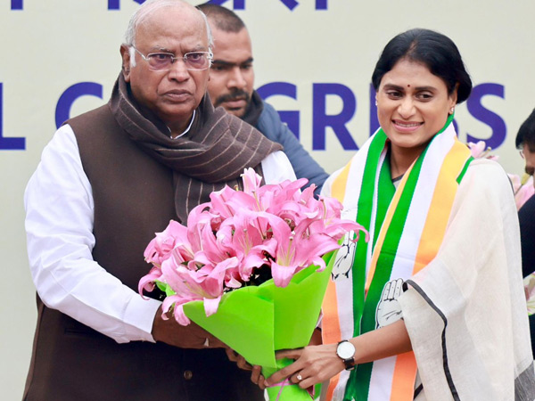 ys sharmila joined congress, merged ysrtp in it, says for fulfilling later father ysrs dream