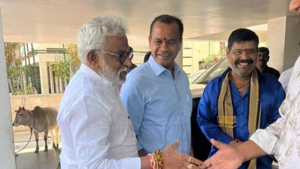TS minister Komatireddy and MLAs meets YV Subbareddy amid YS Sharmila to join in Congress becomes Viral TS minister Komatireddy and MLAs meets YV Subbareddy amid YS Sharmila to join in Congress becomes Viral