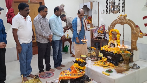  kcr birthday celebrations held in bahrain by BRS leaders