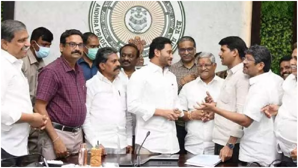 AP Govt invites the Employees Associations for discussion on pending issues, may take key decisions