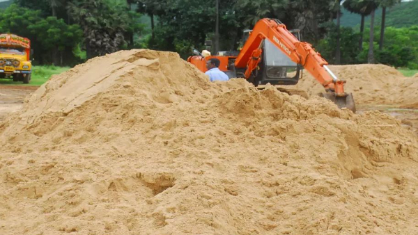 People are demanding the arrest of the leader of the ruling party who is absconding in the doctors suicide case People are demanding the arrest of the leader of the ruling party who is absconding in the doctors suicide case