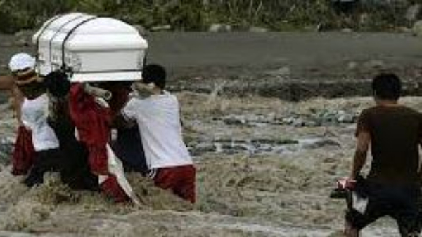  A couple who hugged each other until death and became corpses