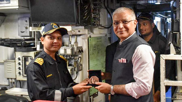 Before Chinas spy ship reaches Maldives.. Indian submarine to Sri Lanka; CLEAR WARNING!!